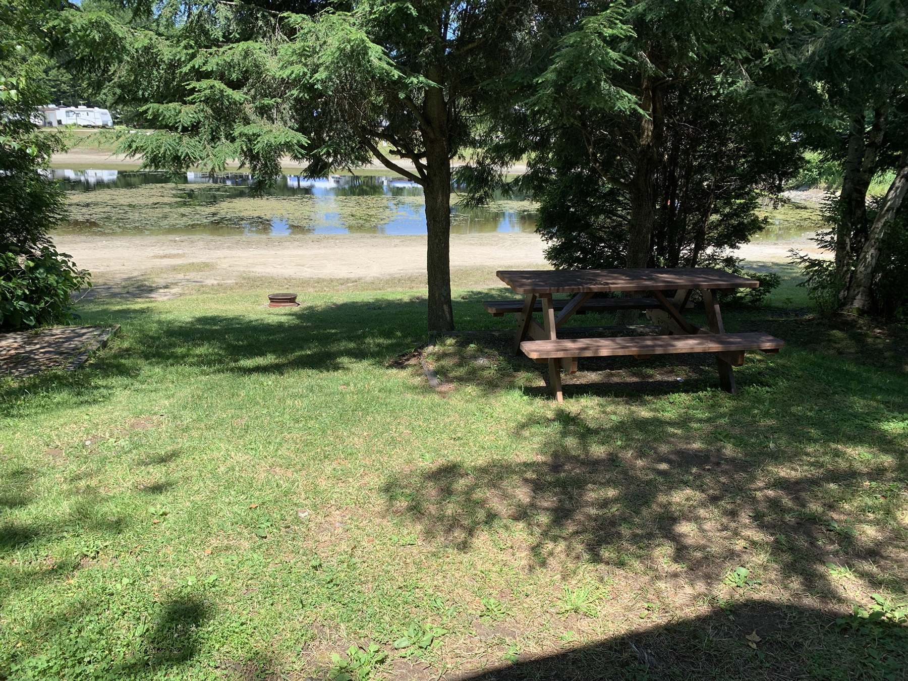 aménagement extérieur camping la Mine de cuivre à Eastman en Estrie