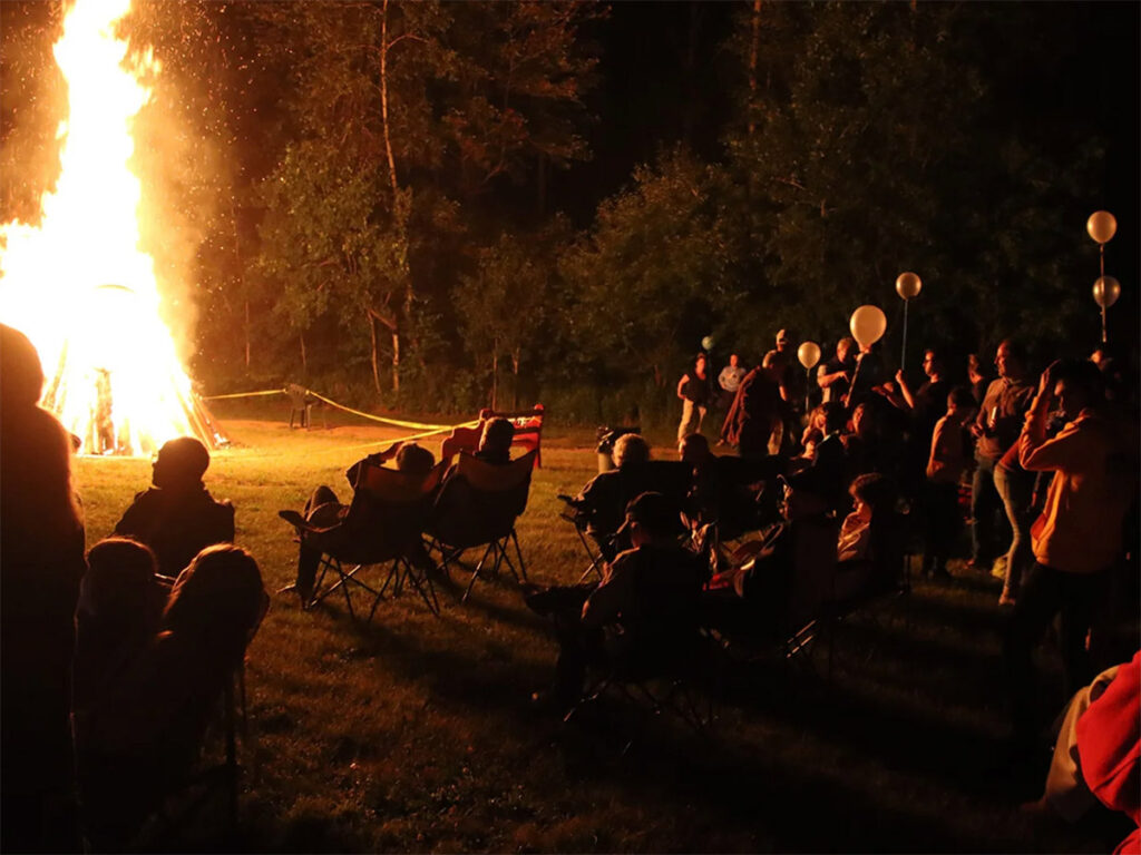 Feu de camp camping la Mine de cuivre à Eastman en Estrie