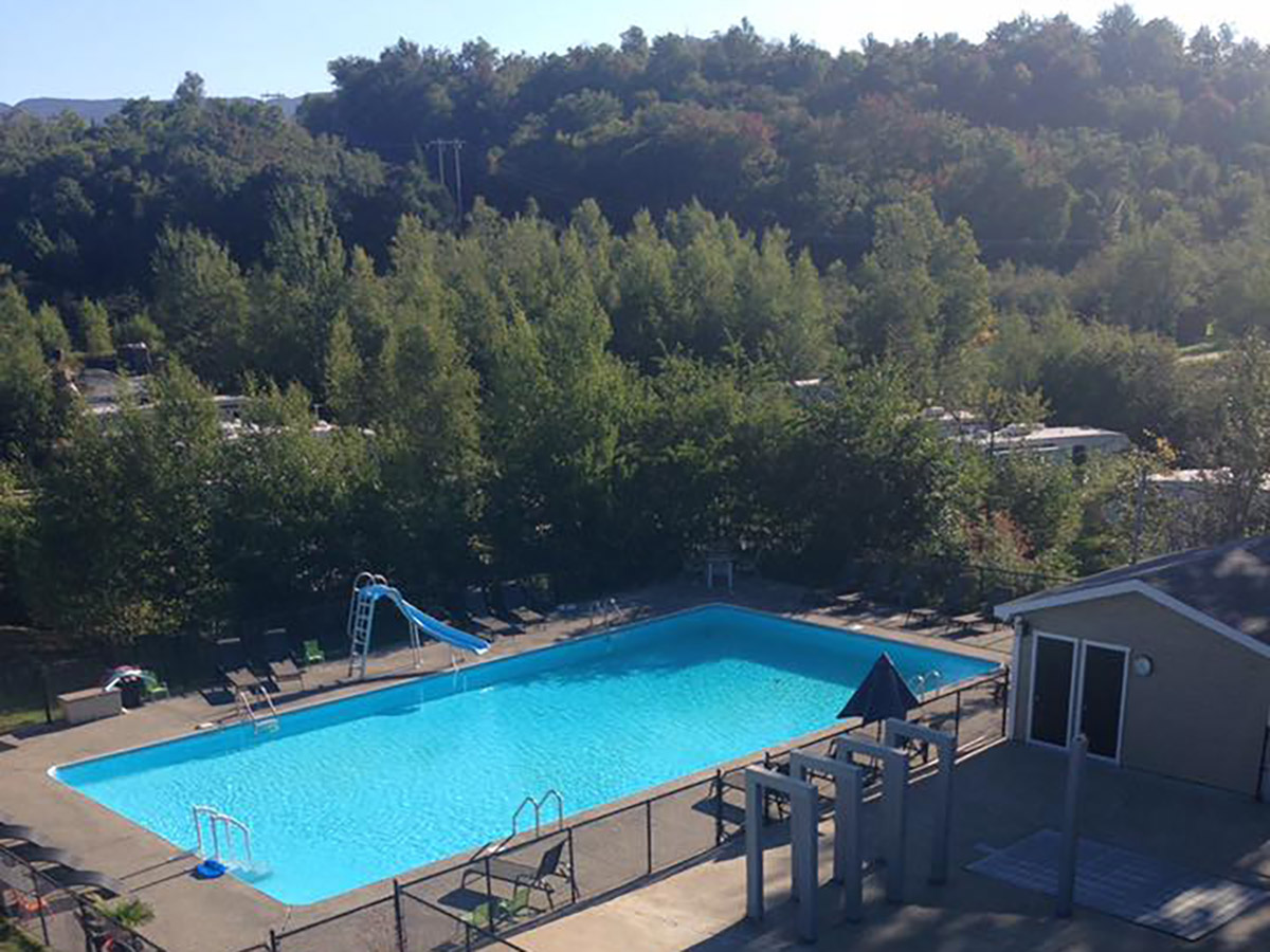 Piscine du camping la Mine de cuivre à Eastman en Estrie