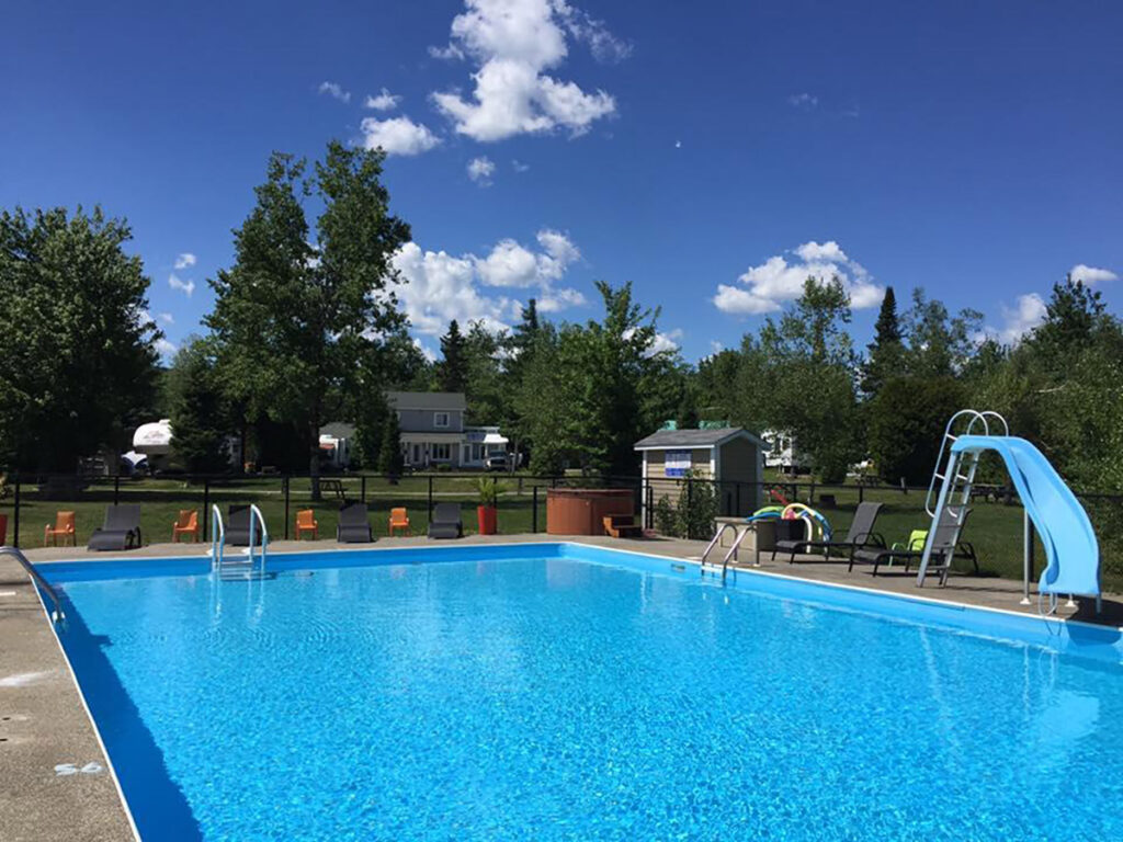 Piscine du camping la Mine de cuivre à Eastman en Estrie