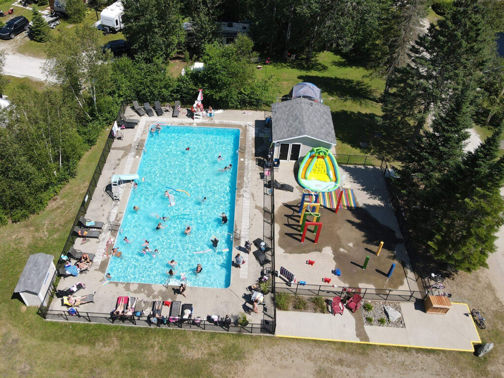 Piscine du camping la Mine de cuivre à Eastman en Estrie