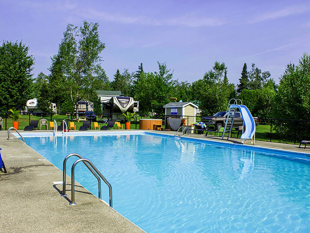 Piscine du camping la Mine de cuivre à Eastman en Estrie