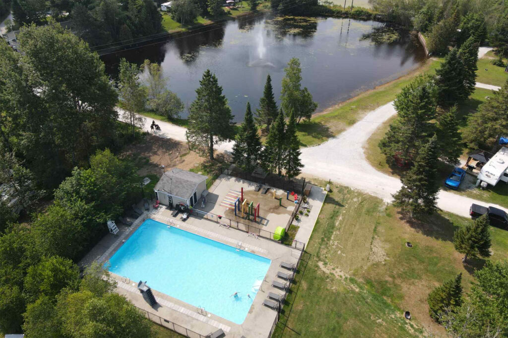 Piscine du camping la Mine de cuivre à Eastman en Estrie